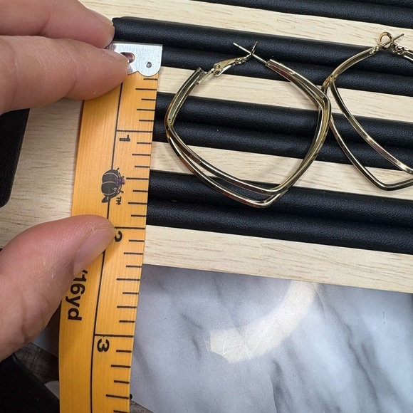 Elegant Gold Hoop Earrings - Picture 5 of 6